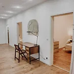 Premium 4br Apartment, Stunning Views Overlooking The Station Апартаменты Кобленц