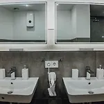 Premium 4br Apartment, Stunning Views Overlooking The Station Кобленц