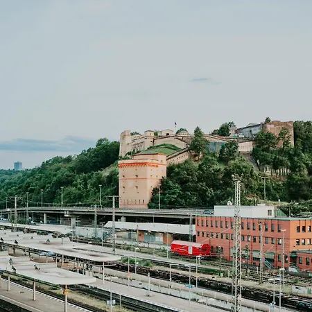 Premium 4br Apartment, Stunning Views Overlooking The Station Apartment *