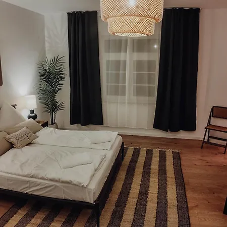 Premium 4br Apartment, Stunning Views Overlooking The Station