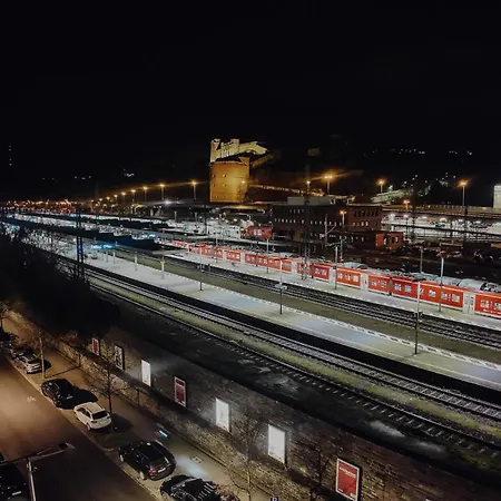 Premium 4br Apartment, Stunning Views Overlooking The Station Apartment *