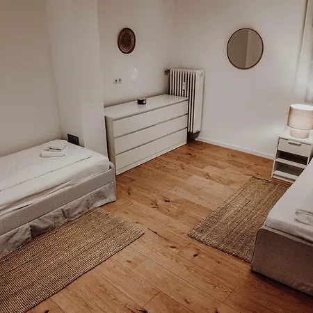 Apartment Premium 4br Apartment, Stunning Views Overlooking The Station