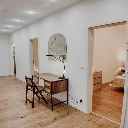 Premium 4br Apartment, Stunning Views Overlooking The Station Apartmán Koblenc