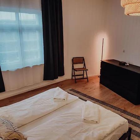 Premium 4br Apartment, Stunning Views Overlooking The Station Koblenc