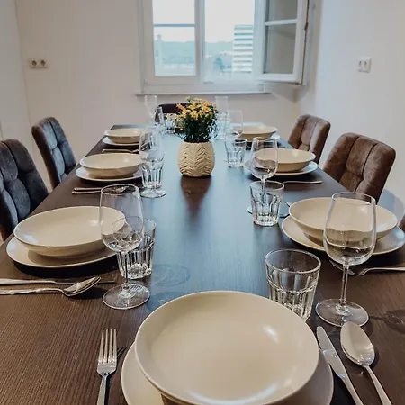 Apartmán Premium 4br Apartment, Stunning Views Overlooking The Station Koblenc
