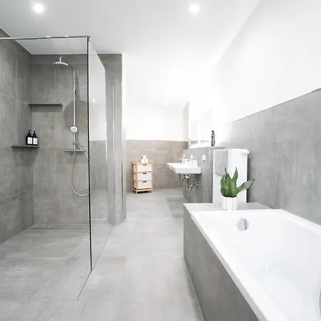 Premium 4br Apartment, Stunning Views Overlooking The Station Koblenc