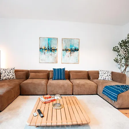 Apartmán Premium 4br Apartment, Stunning Views Overlooking The Station