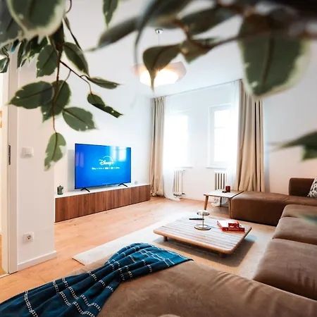Premium 4br Apartment, Stunning Views Overlooking The Station * Koblenc
