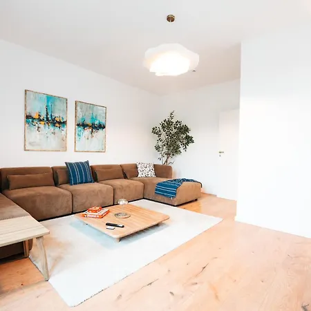 Premium 4br Apartment, Stunning Views Overlooking The Station Apartmán