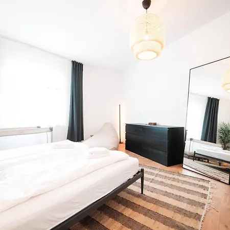 Premium 4br Apartment, Stunning Views Overlooking The Station