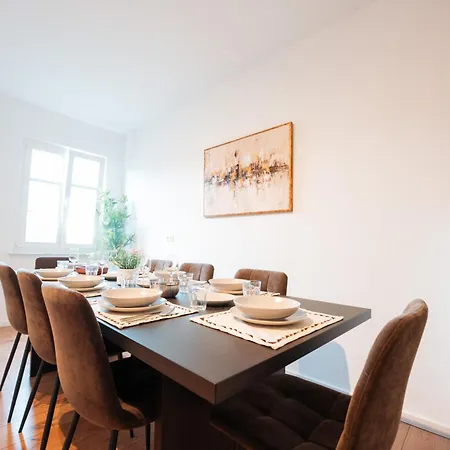 Premium 4br Apartment, Stunning Views Overlooking The Station * Koblenc