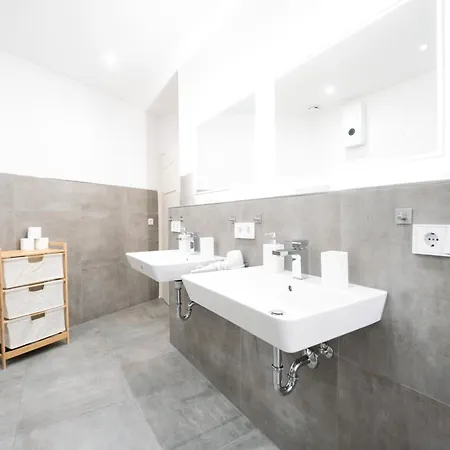 Apartmán Premium 4br Apartment, Stunning Views Overlooking The Station