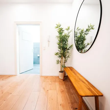 Premium 4br Apartment, Stunning Views Overlooking The Station *