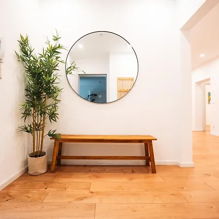 Premium 4br Apartment, Stunning Views Overlooking The Station Coblence