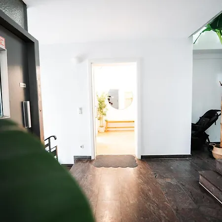 Premium 4br Apartment, Stunning Views Overlooking The Station Coblence