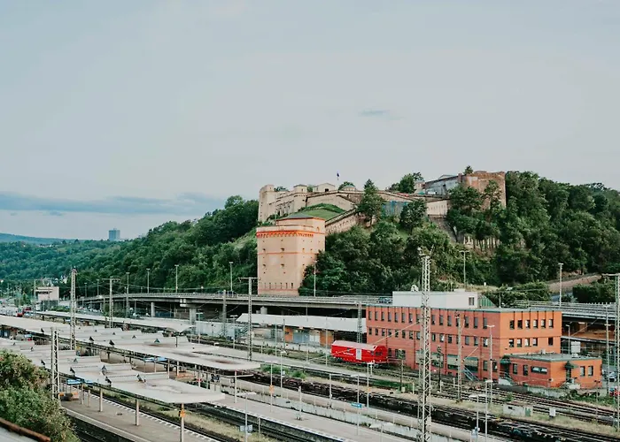 Premium 4br Apartment, Stunning Views Overlooking The Station Apartment *