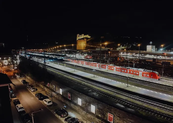 Premium 4br Apartment, Stunning Views Overlooking The Station Apartment *