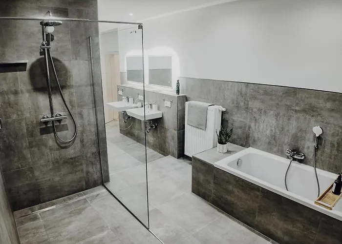 Premium 4br Apartment, Stunning Views Overlooking The Station Koblenz (Rhineland-Palatinate)