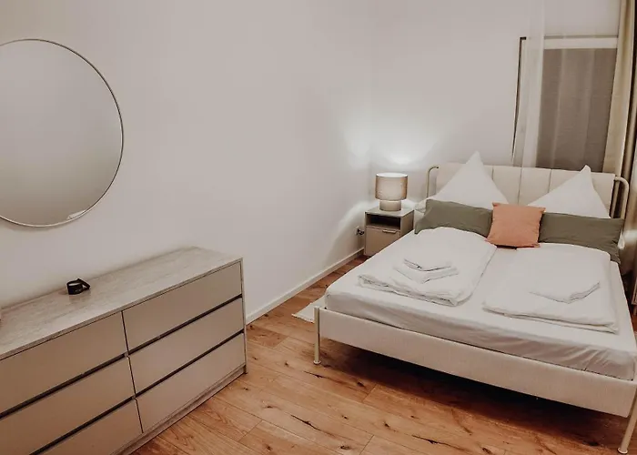 Premium 4br Apartment, Stunning Views Overlooking The Station Apartment *