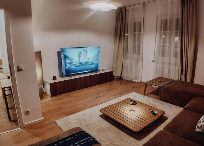 Apartment Premium 4br Apartment, Stunning Views Overlooking The Station *