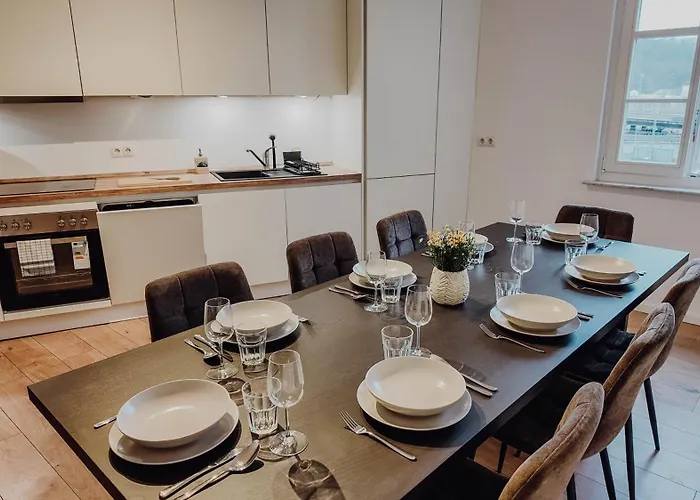 Premium 4br Apartment, Stunning Views Overlooking The Station